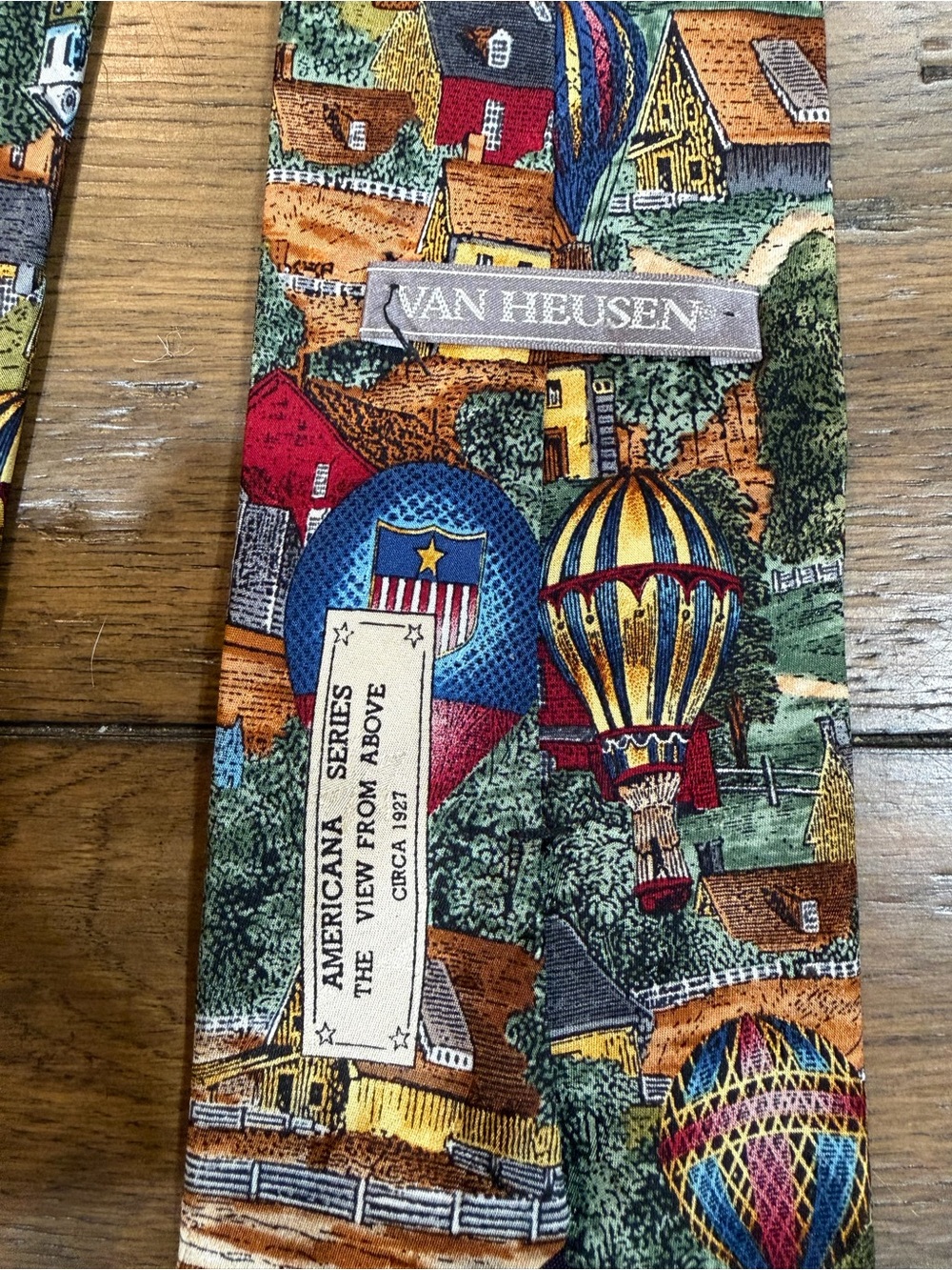 Van Heusen America Scenic Hot Air Balloon Silk Tie in Red, Blue, Yellow, Green - Picture 10 of 11